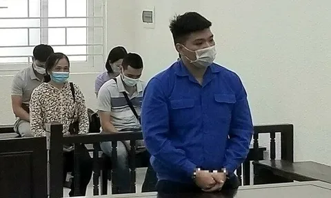Nguyên trung úy công an lĩnh án 30 tháng tù vì thử súng làm chết người
