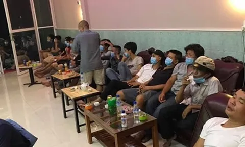Triệt phá tụ điểm cá độ bóng đá ngang nhiên hoạt động trong quán cafe
