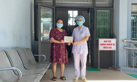 Nữ bệnh nhân mang thai mắc COVID-19 được xuất viện