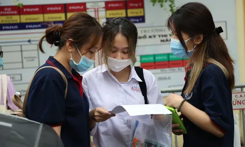 Ngày thứ 2 kỳ thi tốt nghiệp THPT năm 2021: Thí sinh chuẩn bị làm bài thi tổ hợp