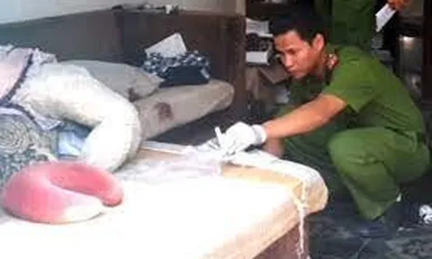 Điều tra vụ bé gái 1 tuổi bị chú cầm chân đập vào tủ tử vong