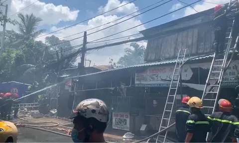 TP.HCM: Cháy 3 căn nhà tại TP.Thủ Đức, nhiều tài sản bị thiêu rụi