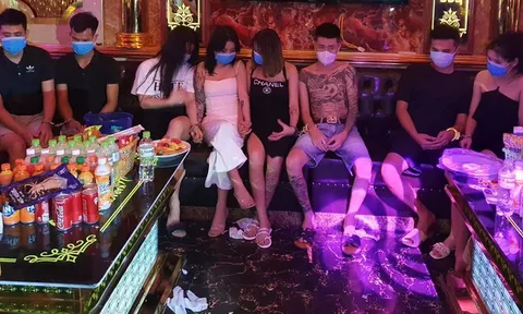 Bắt quả tang nhóm thanh niên tổ chức sử dụng ma túy trong quán karaoke ở Hà Nội