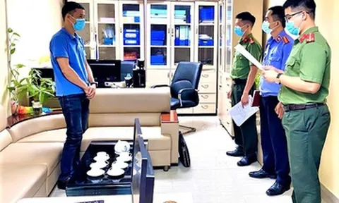 Bắt 2 cán bộ Ban Kinh tế cửa khẩu Đồng Đăng làm giả giấy tờ, trục lợi hơn 400 triệu