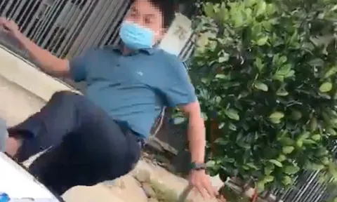 Người đàn ông đạp đổ bàn làm việc của nhân viên y tế bị xử phạt 3 triệu đồng