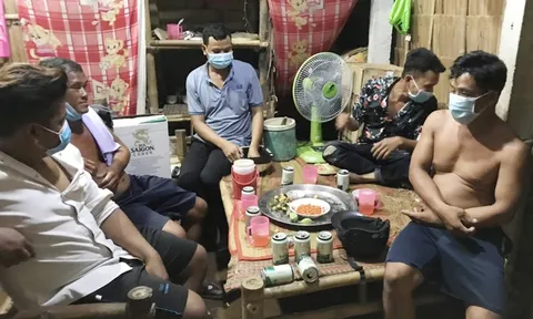 Nhóm 5 người bị phạt 75 triệu đồng vì tụ tập ăn nhậu khi đang giãn cách