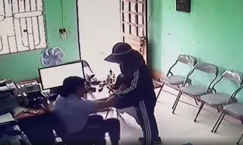 Bắt 'nữ quái' cầm dao xông vào quỹ tín dụng để cướp tiền