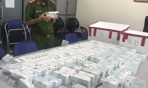 Hà Nội: Thu giữ gần 1.000 bộ kit test nhanh COVID-19 không rõ nguồn gốc
