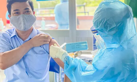 Thêm gần 600.000 liều vaccine COVID-19 về Việt Nam