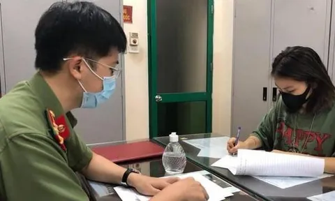 Cô gái khoe cầm 'tấm thẻ đỏ quyền lực' đi vòng quanh Hà Nội bị phạt 12,5 triệu đồng