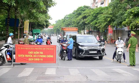 Hà Nội: 3 thanh niên chi 12 triệu mua 9 giấy đi đường tại hiệu cầm đồ