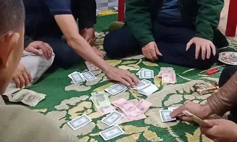 Thanh Hóa: Tạm đình chỉ công tác 4 cán bộ đánh bạc trong trụ sở cơ quan
