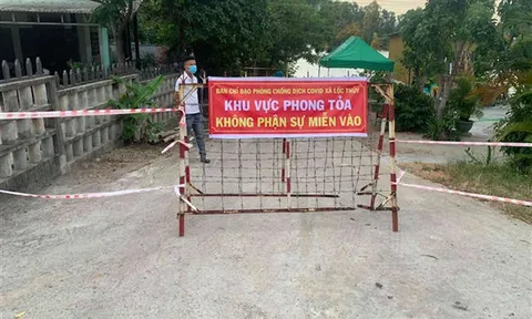 Một chủ tịch xã bị tạm đình chỉ công tác do lơ là chống dịch