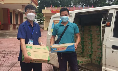 UBND xã Ngọc Hồi tiếp nhận 50 thùng sữa Fami hỗ trợ các gia đình khó khăn