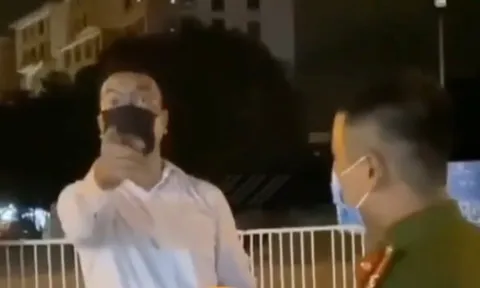 Người đàn ông xưng 'tiến sĩ, làm ở VTV' định thông chốt kiểm soát dịch ở Hà Nội