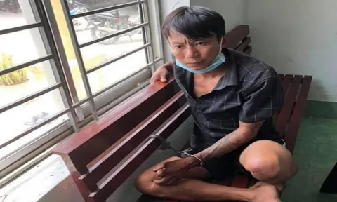 Cầm dao chém 2 bảo vệ dân phố vì không cho vợ ra qua chốt kiểm dịch