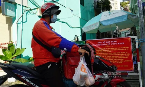 TP.HCM cho phép shipper hoạt động tại 8 quận, huyện 'vùng đỏ'