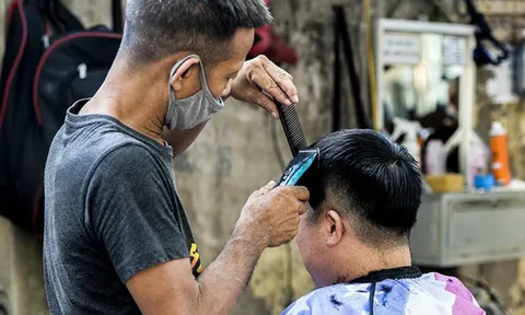 Thượng úy công an bị đình chỉ công tác vì đi lấy ráy tai trong lúc giãn cách
