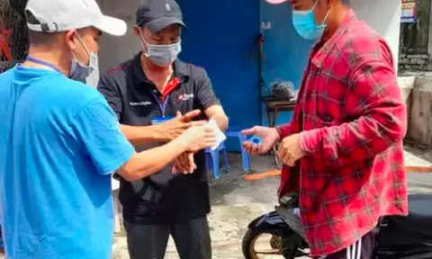 Tạm giữ hình sự kẻ chém đứt gân tay người trực chốt kiểm soát COVID-19