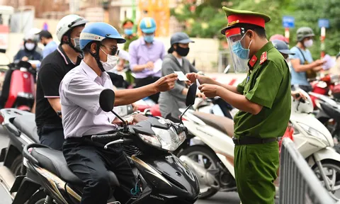 Công an Hà Nội hướng dẫn chi tiết cấp giấy đi đường có mã QR code cho người dân