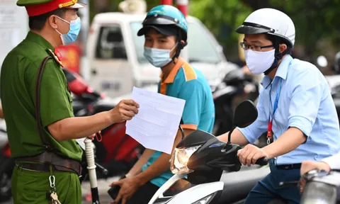 Hà Nội: Thay đổi quy trình cấp giấy đi đường, thẻ đi mua hàng thiết yếu