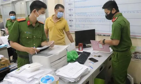 TP.HCM: Khởi tố cán bộ phường tổ chức tiêm vắc xin ngừa COVID-19 trái phép