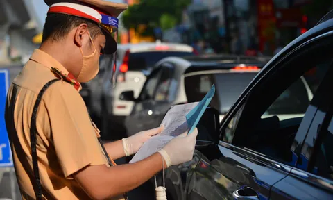 Thủ tướng yêu cầu Hà Nội điều chỉnh bất cập về việc cấp giấy đi đường