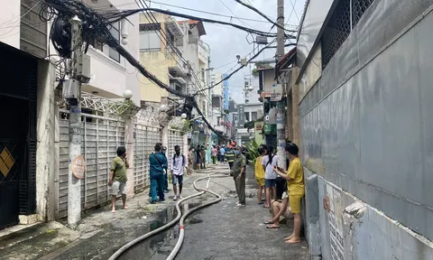 TP.HCM: Cháy nhà trong hẻm ở quận 10, nhiều người mắc kẹt được giải cứu