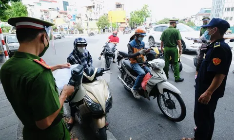 Hà Nội: 19 khu vực 'vùng xanh' bỏ kiểm soát giấy đi đường