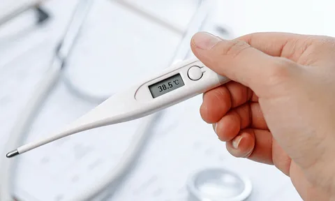 Sốt sau tiêm vaccine phòng COVID-19: Những lưu ý từ chuyên gia