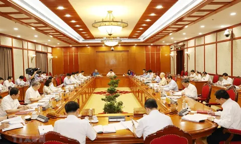Bộ Chính trị cơ bản đồng tình với đánh giá của Ban Cán sự Đảng Chính phủ về công tác phòng chống dịch và phát triển KTXH