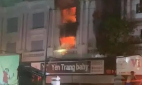 Hà Nội: Cháy lớn tại cửa hàng quần áo ở chợ Ninh Hiệp