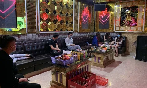 Chủ quán và khách bị phạt hơn 100 triệu đồng vì hát karaoke trong mùa dịch