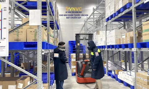 Thêm 1,3 triệu liều vắc xin phòng COVID-19 AstraZeneca về đến Việt Nam