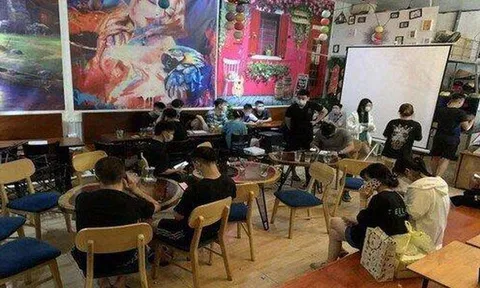 Xử phạt 17 khách ngồi uống nước trong quán trà chanh ở Hà Nội