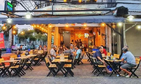 Hà Nội: Từ 6 giờ ngày 14/10, nhà hàng, quán ăn, xe buýt, taxi hoạt động trở lại