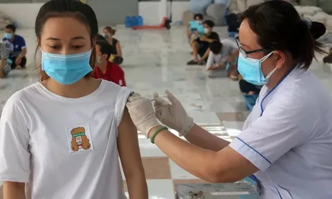 Bộ Y tế: Tiêm vaccine COVID-19 cho trẻ em từ 16 -17 tuổi trước và hạ dần độ tuổi