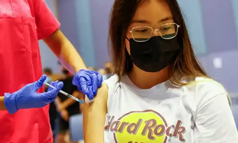 Bộ Y tế: Các địa phương căn cứ tình hình dịch và nguồn vaccine COVID-19 để tiêm cho trẻ từ 12-17 tuổi