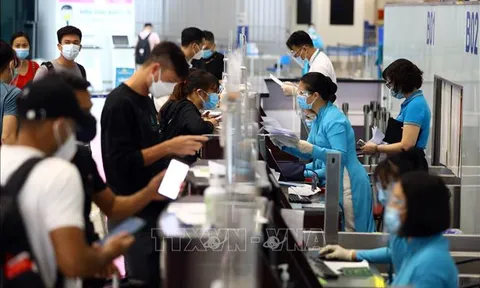 Từ 29/10, hành khách đi máy bay chỉ cần khai báo y tế điện tử