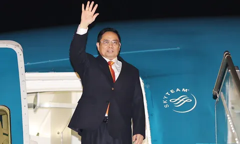 Thủ tướng Phạm Minh Chính lên đường tham dự Hội nghị COP26, thăm làm việc tại Anh và thăm chính thức Pháp