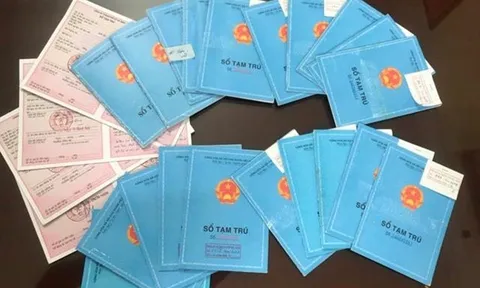 Hà Nội: Cựu cảnh sát khu vực làm giả hàng loạt sổ tạm trú để bán