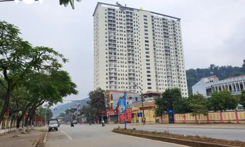 Lào Cai: Bé trai 5 tuổi rơi từ tầng 15 chung cư xuống tử vong