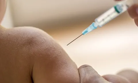 Sở Y tế Hà Nội thông tin chính thức về sự cố tiêm nhầm vaccine cho 18 trẻ từ 2 - 6 tháng tuổi ở Quốc Oai