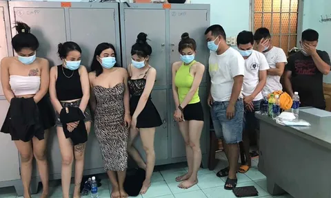 Bắt quả tang nhóm thanh niên nam nữ tụ tập 'bay lắc', có 1 người dương tính với SARS-CoV-2