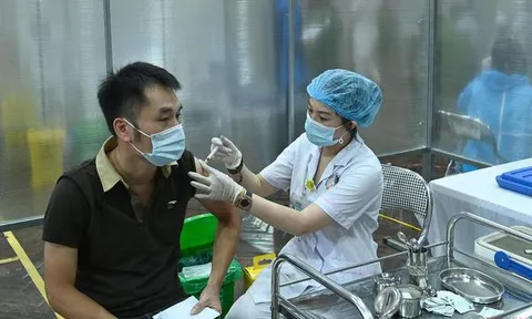 Bộ Y tế: Người chưa tiêm đủ liều vaccine COVID-19 ở vùng dịch về phải cách ly 14 ngày, xét nghiệm 3 lần