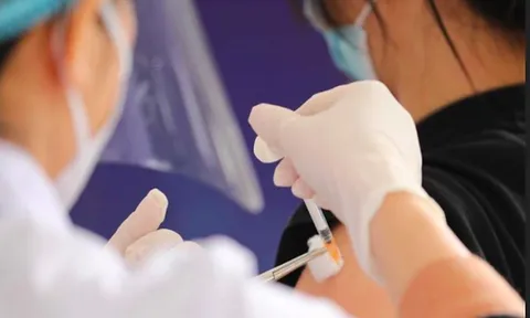 Sáng mai 27/11, Hà Nội tiêm vaccine COVID-19 cho học sinh lớp 9