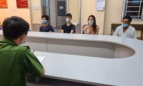 Bắt nhóm đối tượng giả gái gạ tình đàn ông để chiếm đoạt tài sản