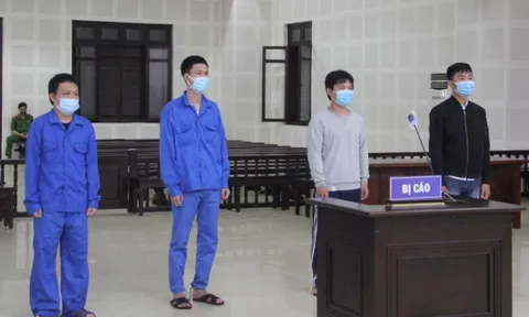 Nhóm thanh niên lĩnh 27 năm tù vì mâu thuẫn khi mượn sạc điện thoại