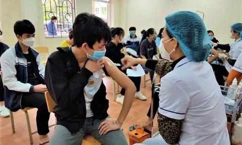 Từ 6/12, học sinh THPT Hà Nội trở lại trường học trực tiếp