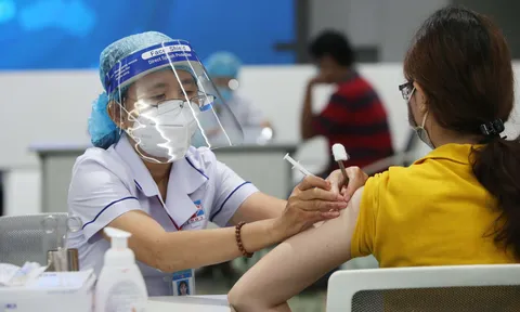 Thần tốc thực hiện chiến dịch tiêm chủng vaccine phòng COVID-19